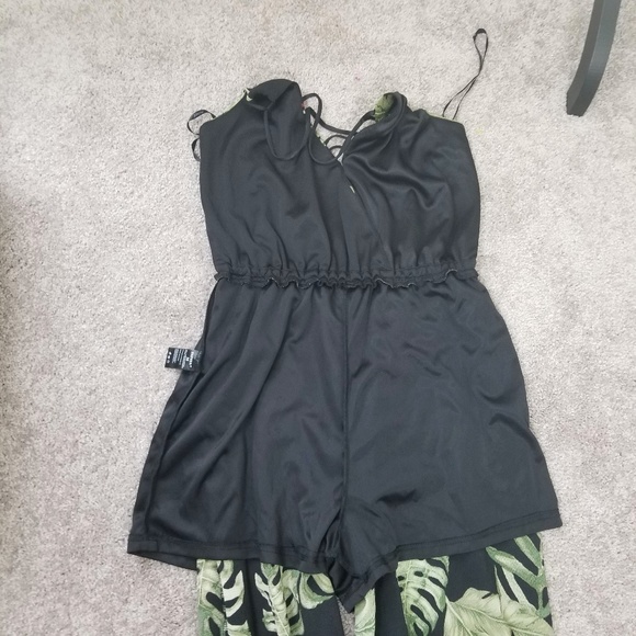 NWOT Papaya Back Lace Floral Jumpsuit - Picture 8 of 8